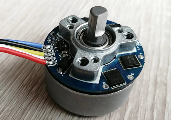 無刷電機霍爾傳感器有什么作用？工作原理如何？